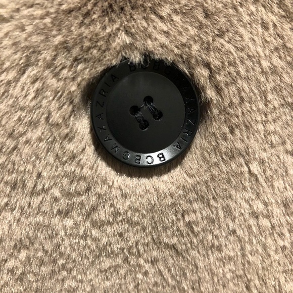 Kylie Jenner inspired BCBG faux fur coat. Very soft!! Nwt! Overside Teddy Coat. - Picture 4 of 9